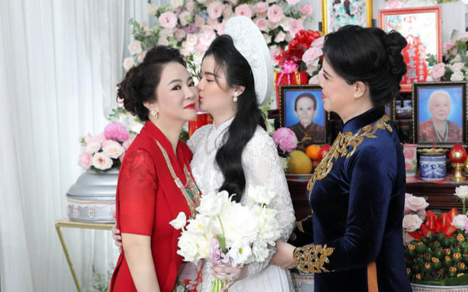 Xuất hiện ảnh chụp khoảnh khắc 'nàng dâu hào môn' thể hiện tình cảm với bà Phương Hằng gây xôn xao Ảnh 2