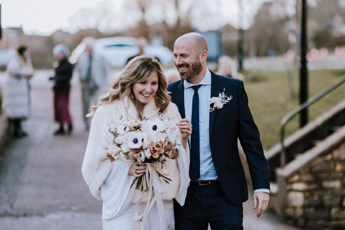 Cặp đôi tổ chức hôn lễ ngay sau khi biết bạn trai bị u não ác tính (Ảnh: Western Mail)