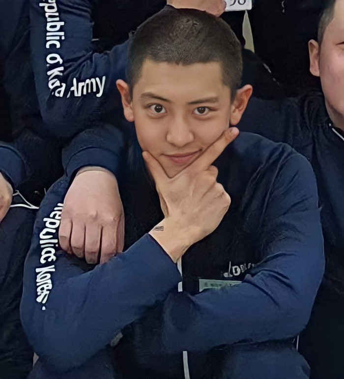 Trước Baekhyun, Chanyeol là thành viên thứ 5 của EXO lên đường nhập ngũ