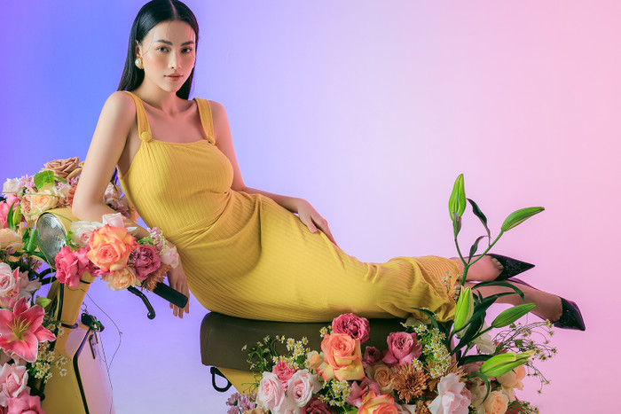 Phương Khánh chọn tông màu vàng phù hợp với xu hướng màu sắc hè 2021