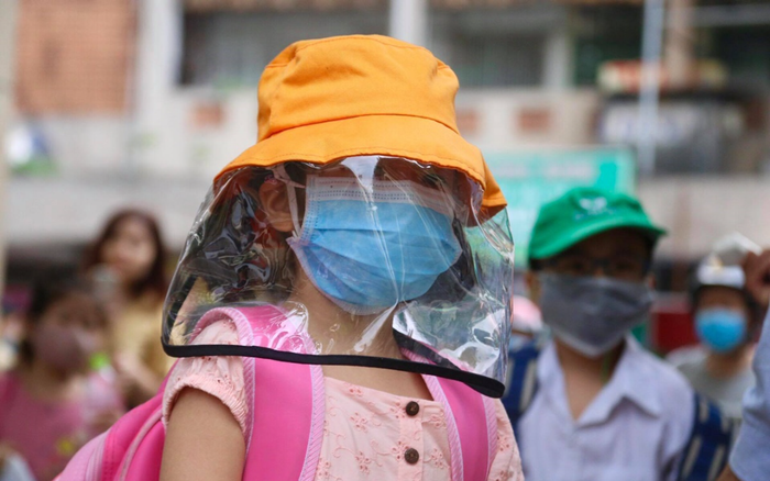 Hàng trăm học sinh Bến Tre phải cách ly tại nhà vì Hiệu trưởng đi cùng chuyến bay với ca nhiễm Covid- 19 Ảnh 2