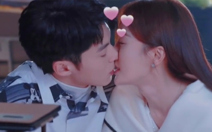 Tần Lam bị chỉ trích EQ thấp khi nhận xét nụ hôn với 'tình trẻ' có vị như ăn sầu riêng Ảnh 2