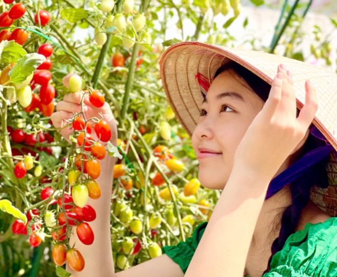 Nhan sắc con gái MC Quyền Linh khiến dân mạng trầm trồ