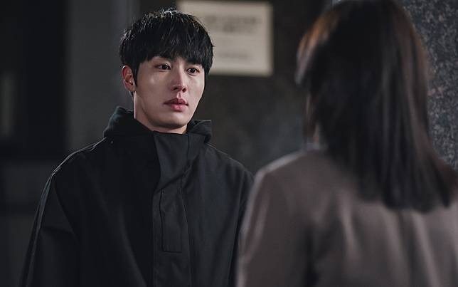 Sung Yo Han lương thiện đã bị chết oan ức, một mình cậu biết toàn bộ sự thật về OZ