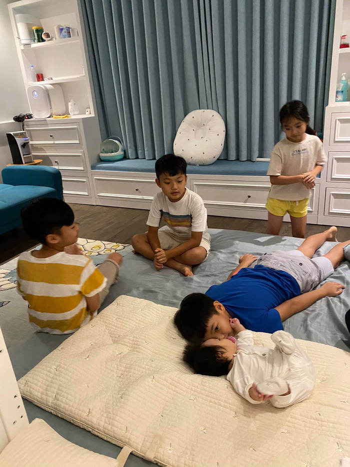 Đàm Thu Trang chia sẻ clip Subeo - Suchin chơi đùa, Cường Đô La 'than thở': 'Quậy banh cái nhà' Ảnh 7