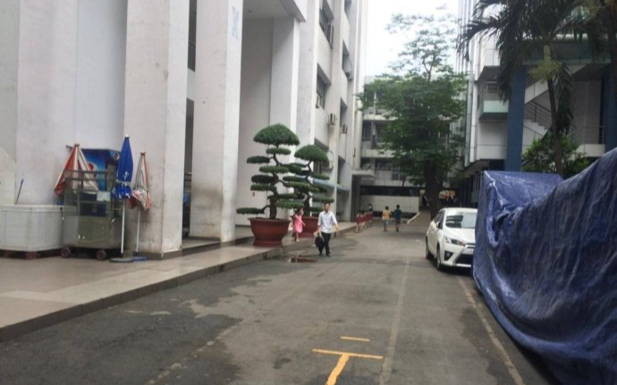 Nữ sinh lớp 10 rơi từ tầng 3 trường học sau giờ thi học kỳ Ảnh 2