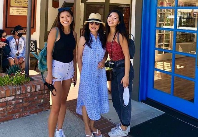 Hai ái nữ nhà Quang Minh - Hồng Đào