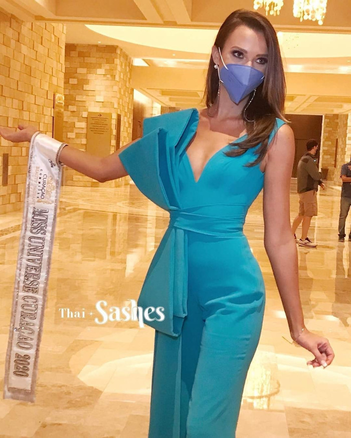 Các người đẹp khác đều rất lộng lẫy, toả sáng.