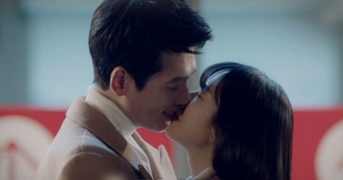 Bác sĩ Jun Wan và nữ quân nhân IK Sun