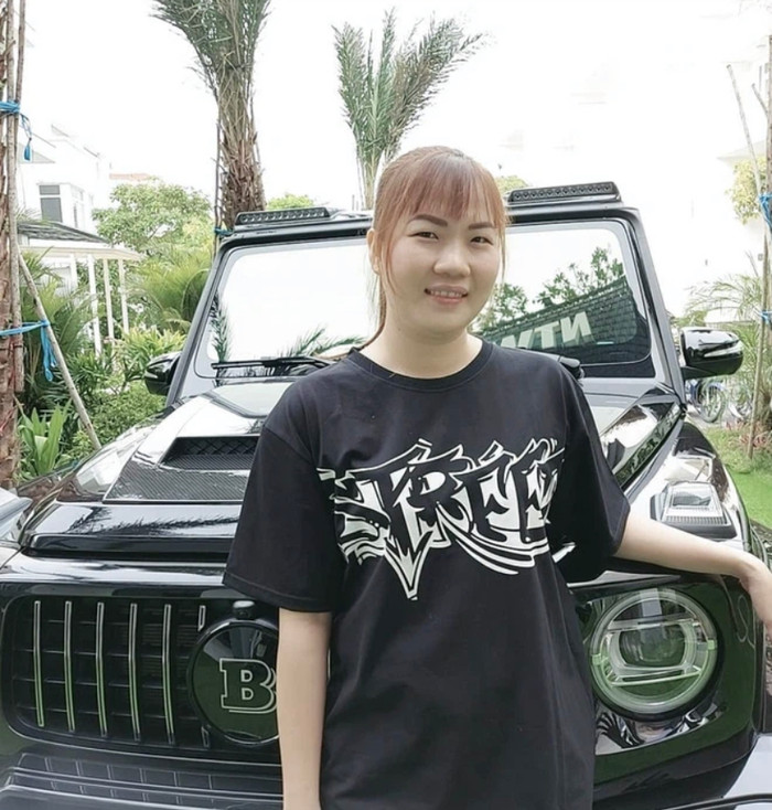 Ngọc Trinh tậu siêu xe chục tỷ, Thuý Kiều tranh thủ tạo vài dáng 'sống ảo' sang chảnh như Sơn Tùng? Ảnh 5