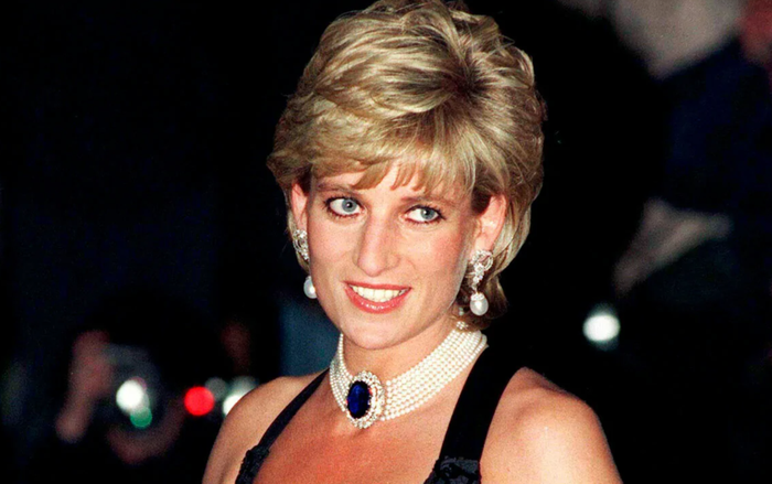 Bí ẩn tủ đồ Hoàng gia: Bộ sưu tập trang sức sapphire 20 triệu bảng của Công nương Diana Ảnh 2