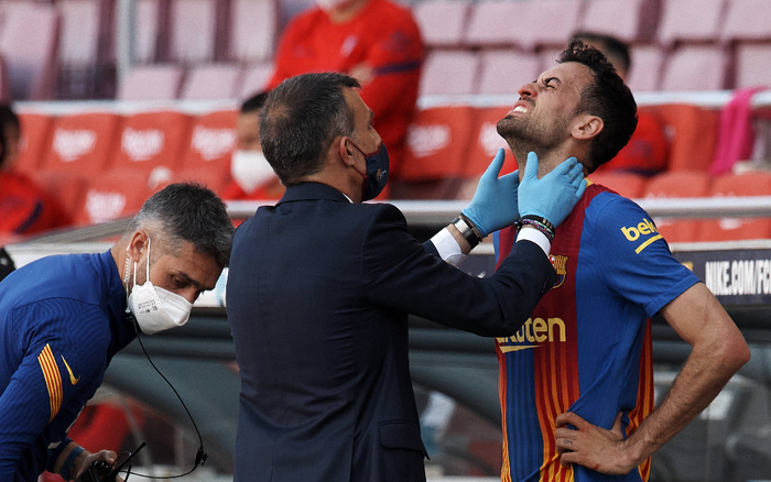 Busquets bị gãy xương hàm trong trận đại chiến Barca vs Atletico Ảnh 2
