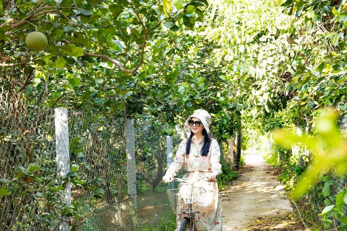 Hoa hậu Giáng My khoe đường cong 'sắc sảo' ở tuổi U50, đồng thời gửi lời chúc đến mẹ Ảnh 9