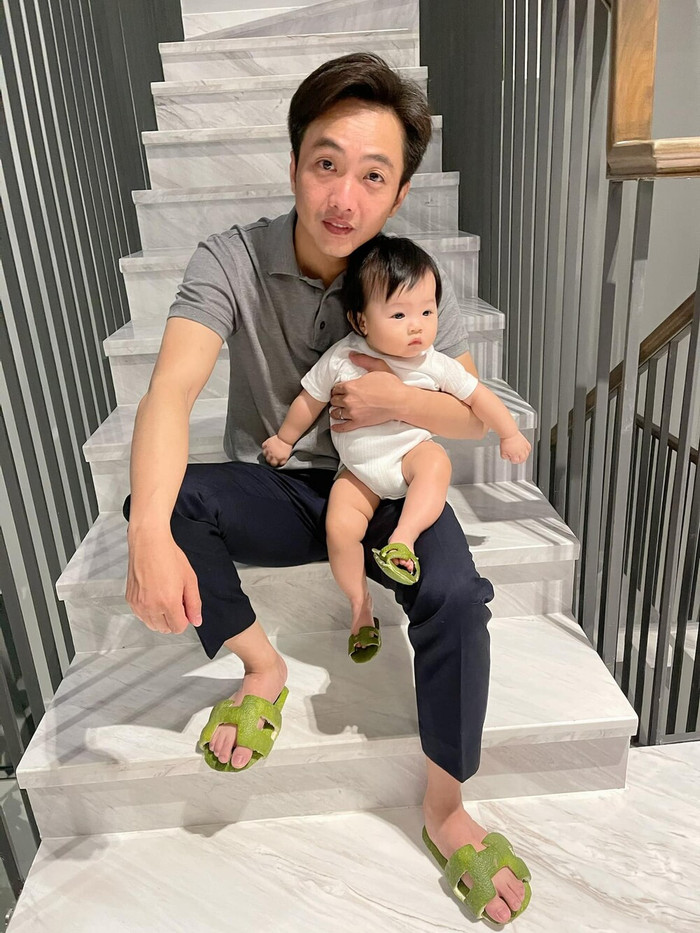 Mỗi lần nhìn hình ảnh của bé Suchin, ai nấy đều phải gật gù công nhận Đàm Thu Trang chuẩn 'đẻ thuê' vì con gái giống bố từ vẻ ngoài đến tính cách.