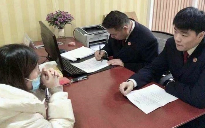 Nữ quái đẻ liền 5 con trong 10 năm để tránh án tù Ảnh 2