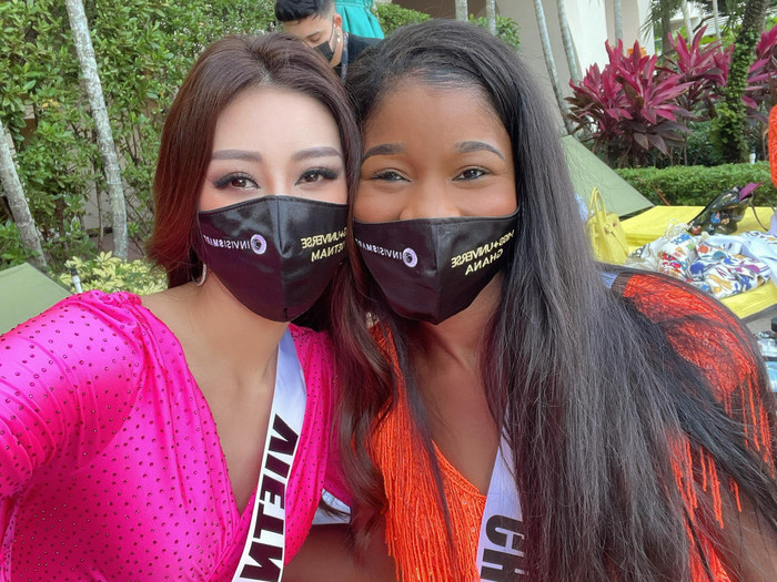 Khánh Vân thị phạm tiếng Việt cho đại diện Albania, tỏa sáng rực rỡ với đầm hồng tại Opening Introduction Ảnh 2