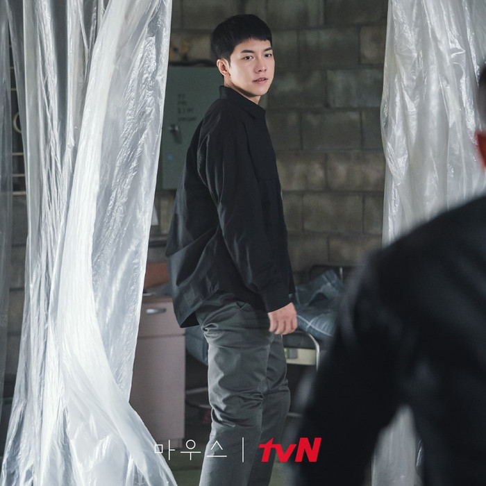 3 câu hỏi xoay quanh tổ chức bí ẩn 'OZ' đang theo dõi Lee Seung Gi trong 'Mouse' Ảnh 9