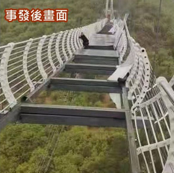 Người đàn ông hoảng sợ khi bị mắc kẹt trên cây cầu kính