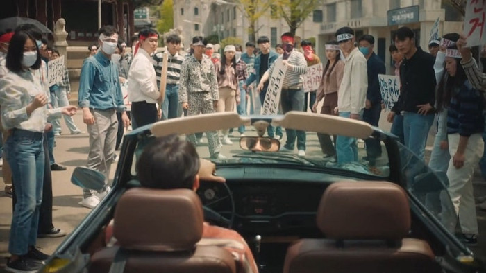 Bối cảnh lịch sử 1980 với cuộc nổi dậy của tầng lớp sinh viên