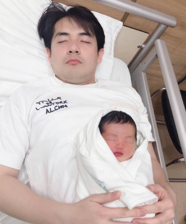 Ông Cao Thắng luôn cùng vợ chăm sóc, yêu thương Winnie.