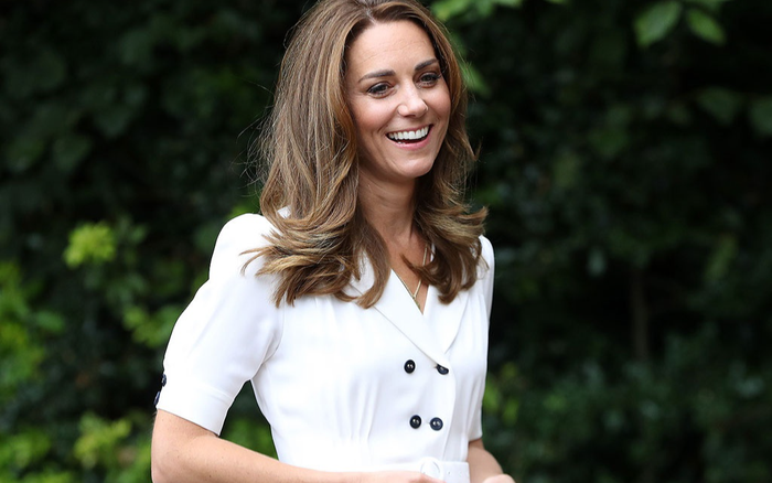 Bí ẩn tủ đồ Hoàng gia: Mẹo giúp Kate đứng thoải mái trên giày cao gót suốt nhiều giờ Ảnh 2