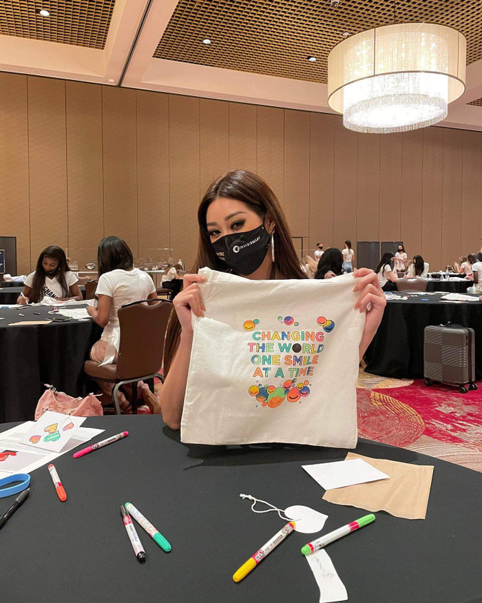 Đây là trang phục được quy định của các người đẹp khi tham dự một sự kiện vẽ túi.