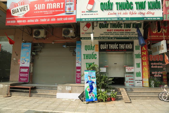 Các cửa hàng tạm dừng hoạt động.