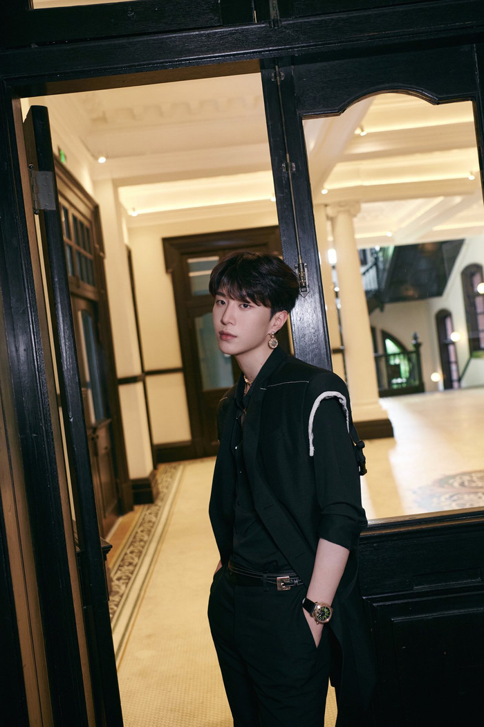 Nam đại sứ BVLGARI khu vực phía Trung Quốc Phạm Thừa Thừa trong loạt hình ảnh mới với phong cách unis.ex