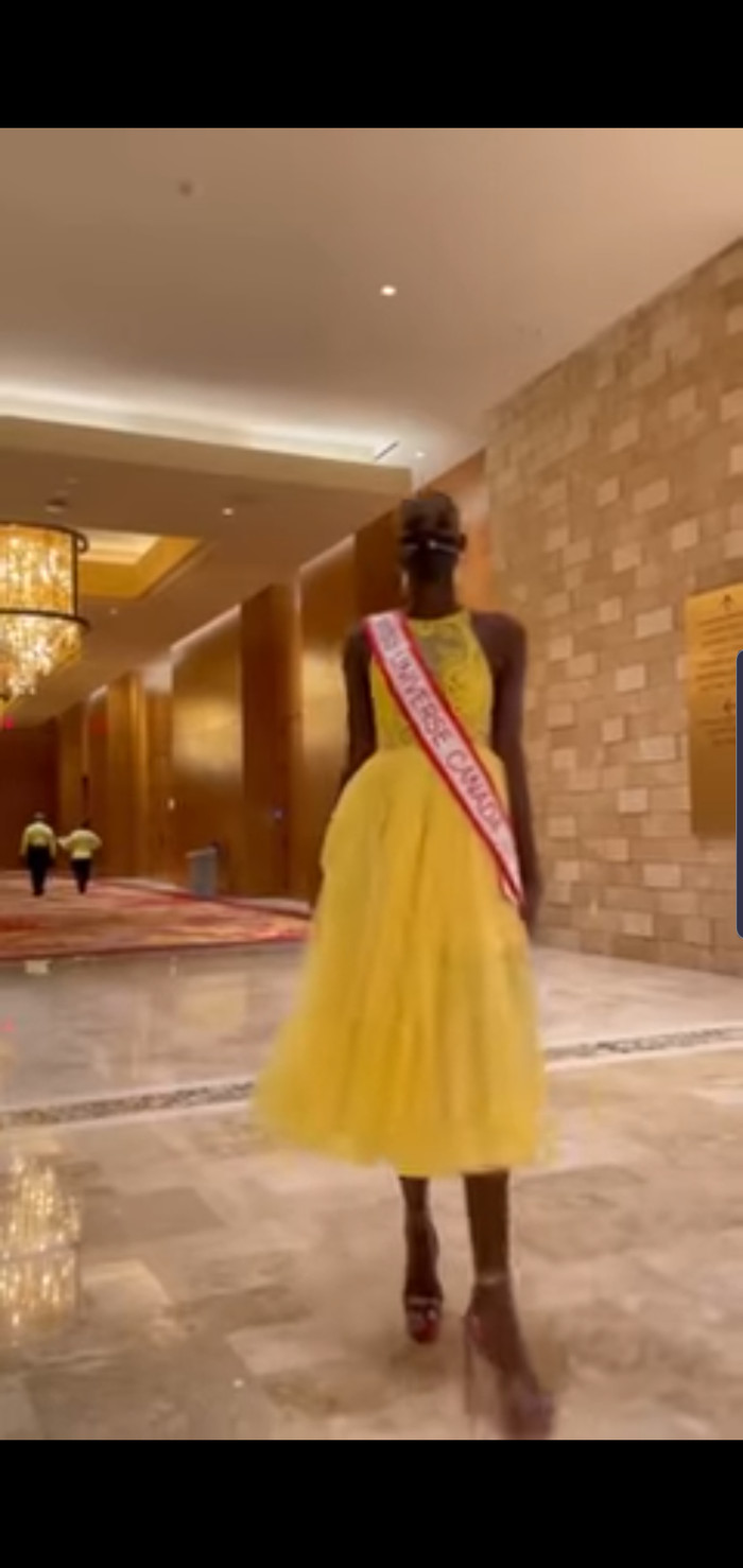 Hoa hậu Canada nổi bật với chiều cao 'khủng'.