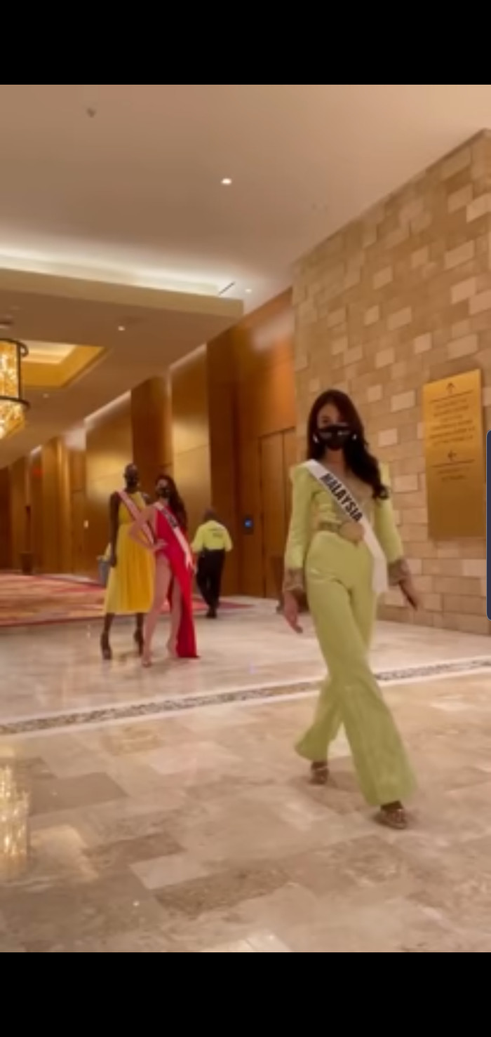 Mỹ nhân Malaysia xinh đẹp, kiêu kỳ.