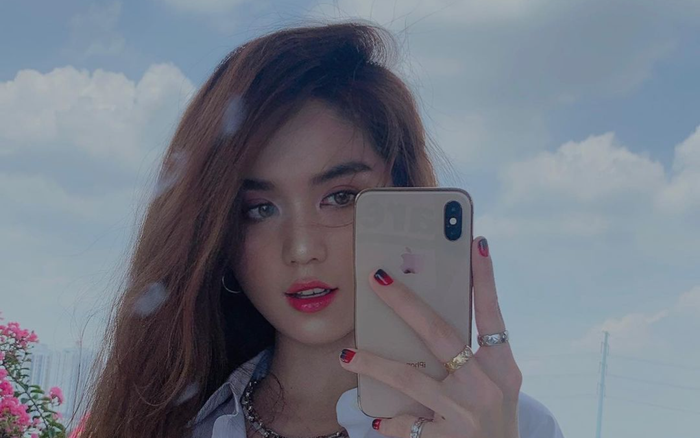 Đăng ảnh khoe vòng 1 căng đầy nóng bỏng, Ngọc Trinh bị soi bóp méo cả điện thoại Ảnh 2