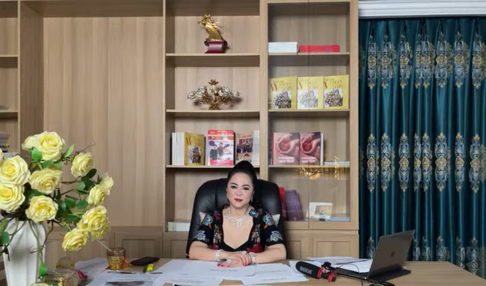 Bà Phương Hằng tuyên bố sẽ cấm cửa nghệ sĩ tới Khu du lịch Đại Nam khiến nhiều người bất ngờ