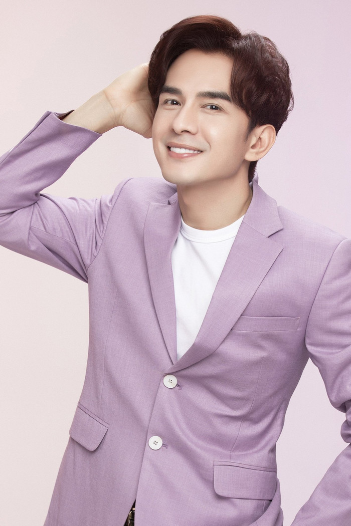 Đan Trường cũng rất ủng hộ chuyện các show phải tạm hoãn lại giữ những chuyển biến phức tạp của dịch bệnh thế này.