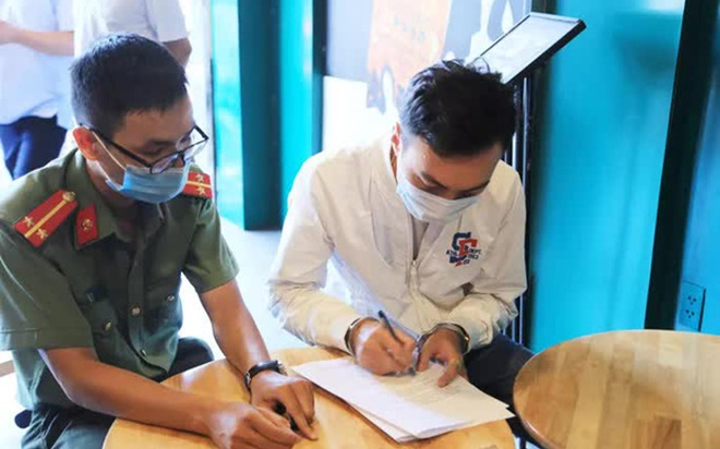 Bắt giám đốc công ty ở Đà Nẵng cho người nước ngoài 'đội lốt' chuyên gia nhập cảnh trái phép Ảnh 2