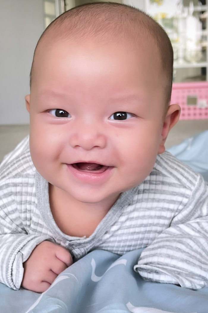 Nụ cười tươi tắn làm 'lụi tim' khán giả.