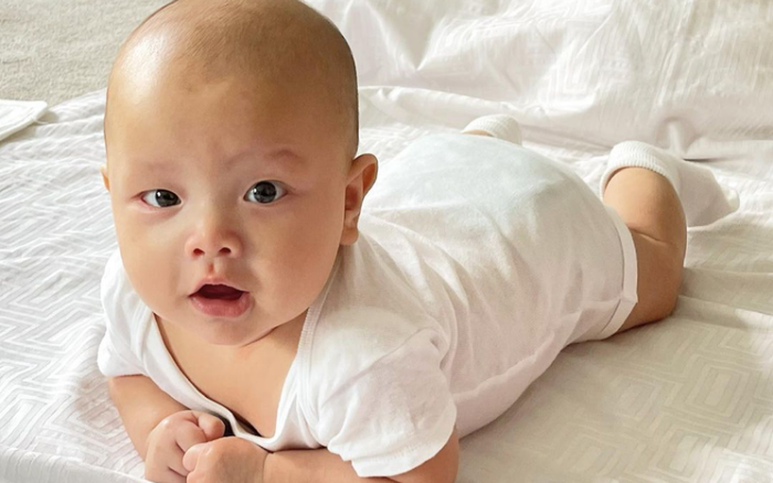 Đố bạn nhịn được cười với 1001 biểu cảm siêu cưng, siêu yêu của Leon nhà Hà Hồ Ảnh 2