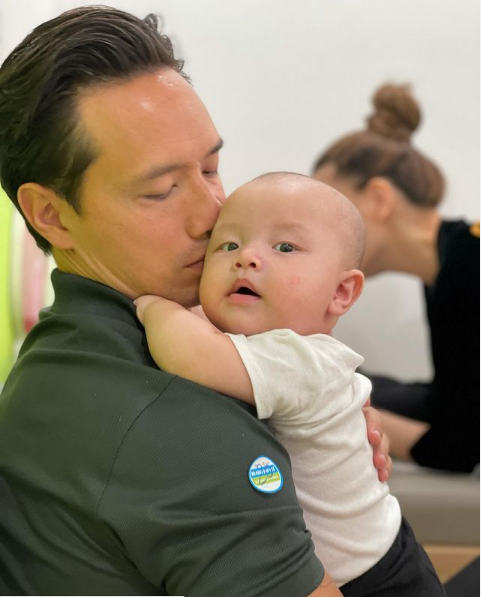 Leon được xem như bản sao của Kim Lý, các đường nét đều rất điển trai.