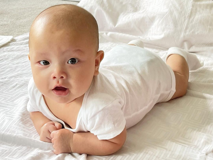 Vẻ mặt ngơ ngác...