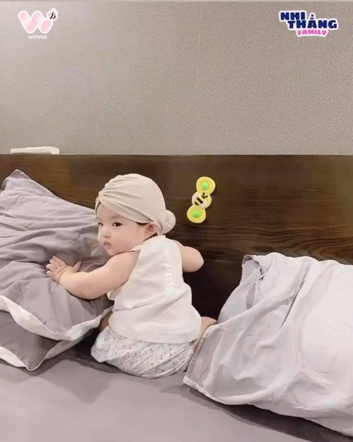 Đồ chơi trên tường cơ mà Winnie ơi, quay đi đâu đó?