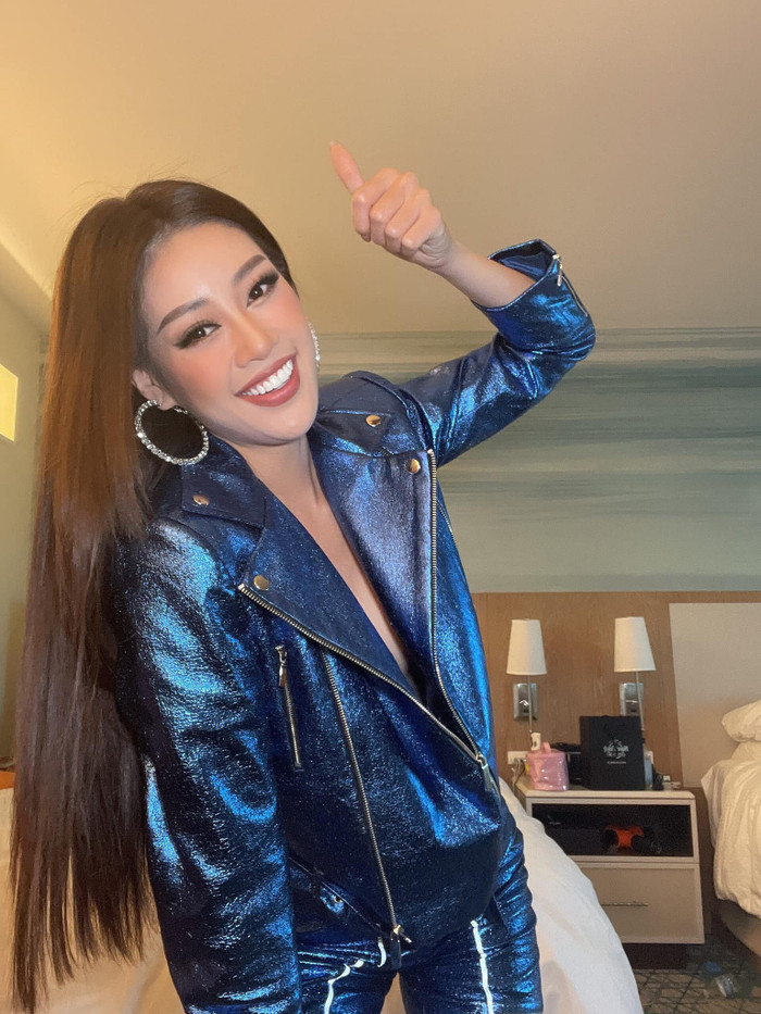 Khánh Vân xuất hiện đầy tự tin, khoe nhan sắc lộng lẫy trước ngày Bán kết Miss Universe 2020 diễn ra.
