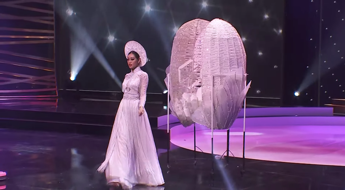 Khánh Vân tỏa sáng với Kén Em 'Hoàn vũ': Đảm nhận Vedette chốt show National Costume cực kì hoành tráng Ảnh 11