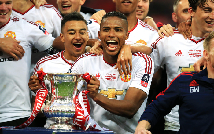 Cựu đội trưởng MU giải nghệ ở tuổi 35 Ảnh 2