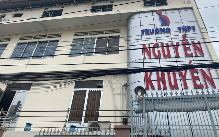 Vụ nữ sinh THPT Nguyễn Khuyến xăm mình: Trường chưa đưa ra quyết định xử lý Ảnh 2