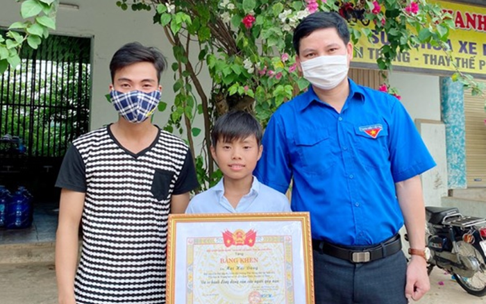 Nam sinh 12 tuổi dũng cảm cứu thanh niên 22 tuổi tắm suối bị đuối nước Ảnh 2