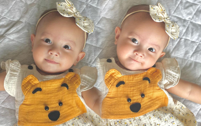 Hồ Ngọc Hà khoe ảnh bé Lisa mặc đầm vàng, lại còn biết cười duyên khiến ai cũng lịm tim Ảnh 2