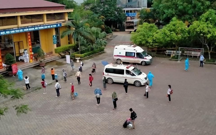 Lạng Sơn: Một nữ sinh dương tính SARS-CoV-2, 84 giáo viên và học sinh được đưa đi cách ly tập trung Ảnh 2