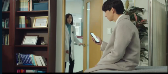 'Law School': Kim Bum khen bạn cùng phòng không dễ ngon ăn, thầy Yang chính thức lâm vào bước đường cùng? Ảnh 18