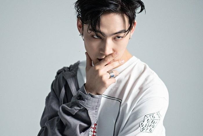 Jay B (GOT7) gây phẫn nộ khi treo ảnh nhạy cảm của phụ nữ trong phòng Ảnh 2