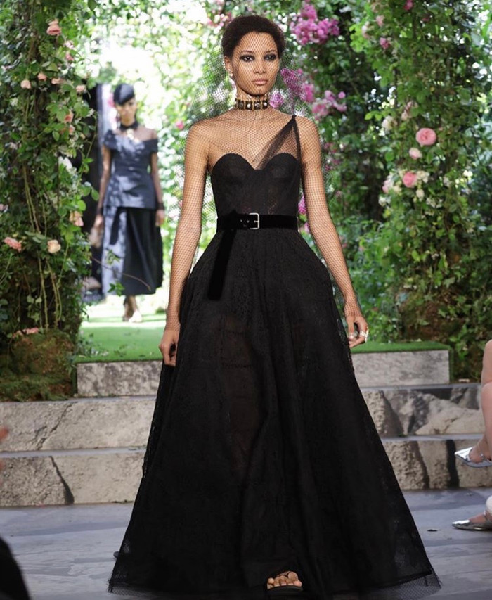 Mẫu gốc của thiết kế váy mà Suzy mặc