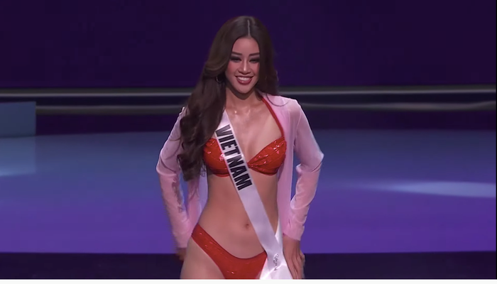 Khánh Vân đốt cháy bán kết Miss Universe với body rực lửa: Catwalk thần sầu, pose dáng tạo hit siêu đỉnh Ảnh 2